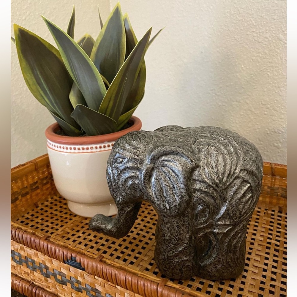 🍄SOLD🍄 Elephant Pottery Decor